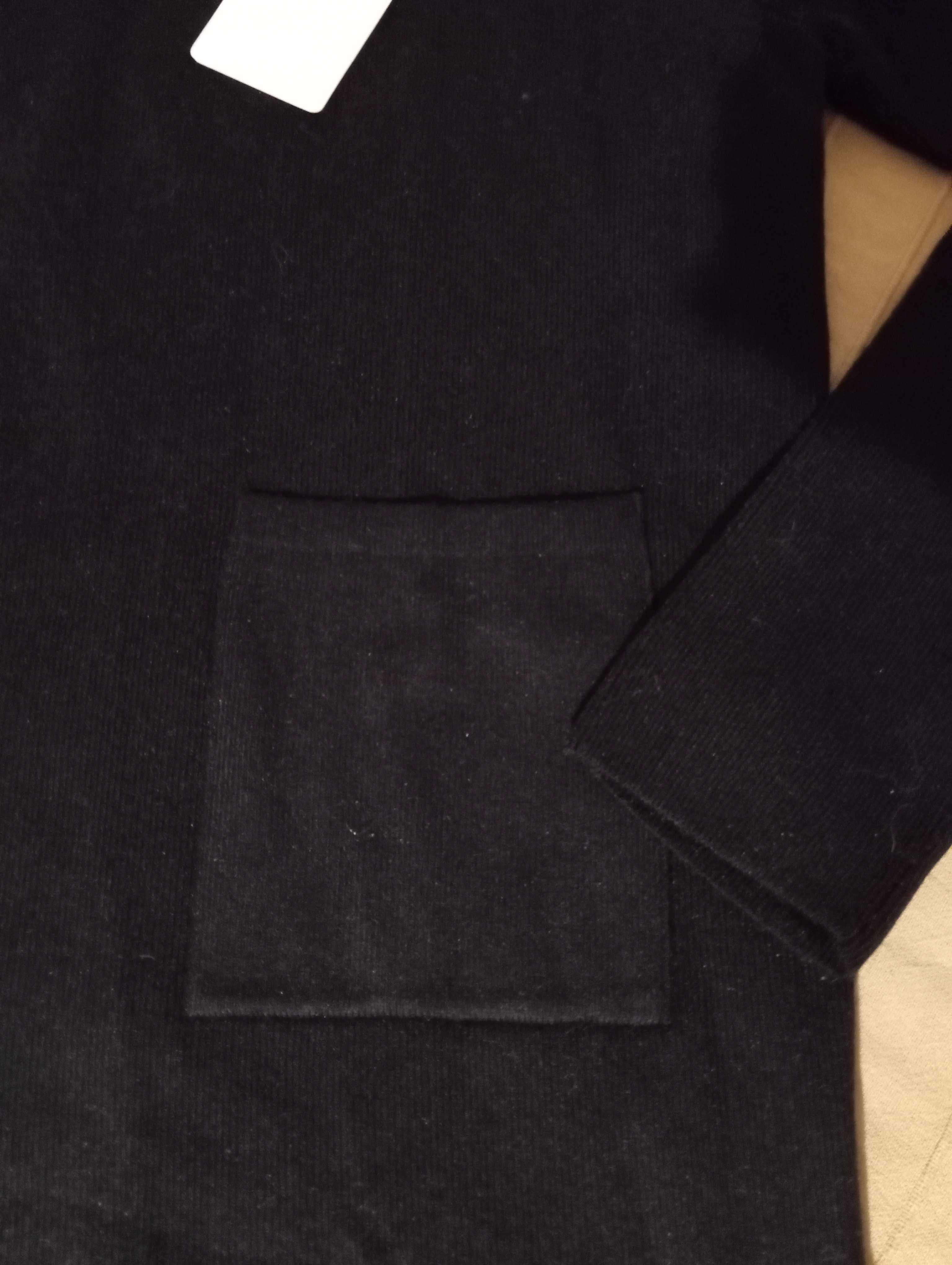 Czarny sweter-tunika EVIS z kapturem S/M - idealny na prezent.
