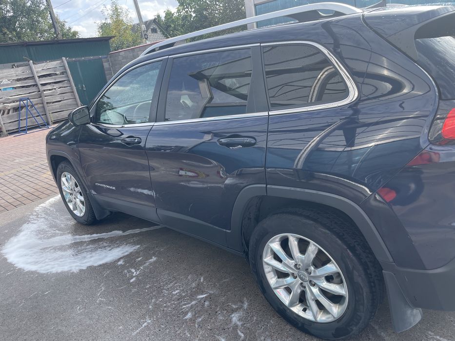 Продам jeep cherokee 2015 року випуску