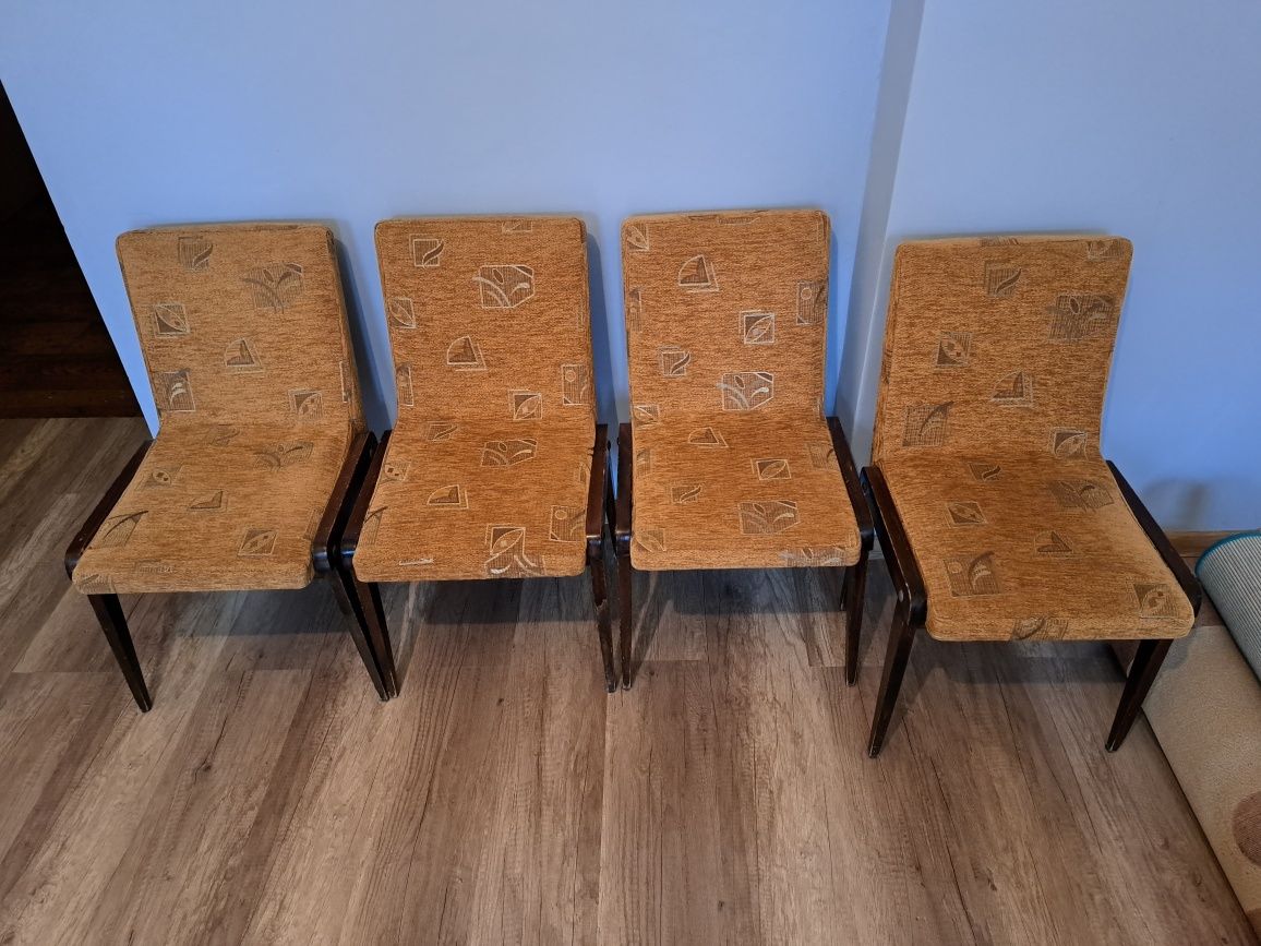 Krzesła Retro tapicerowane