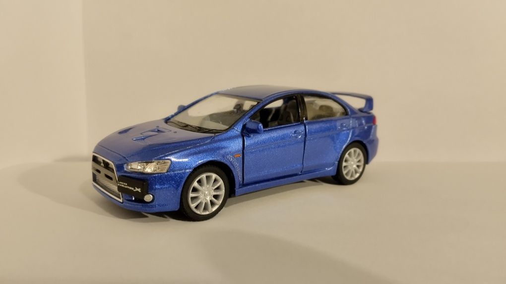 Mitsubishi lancer 10 Kinsmart 1:36