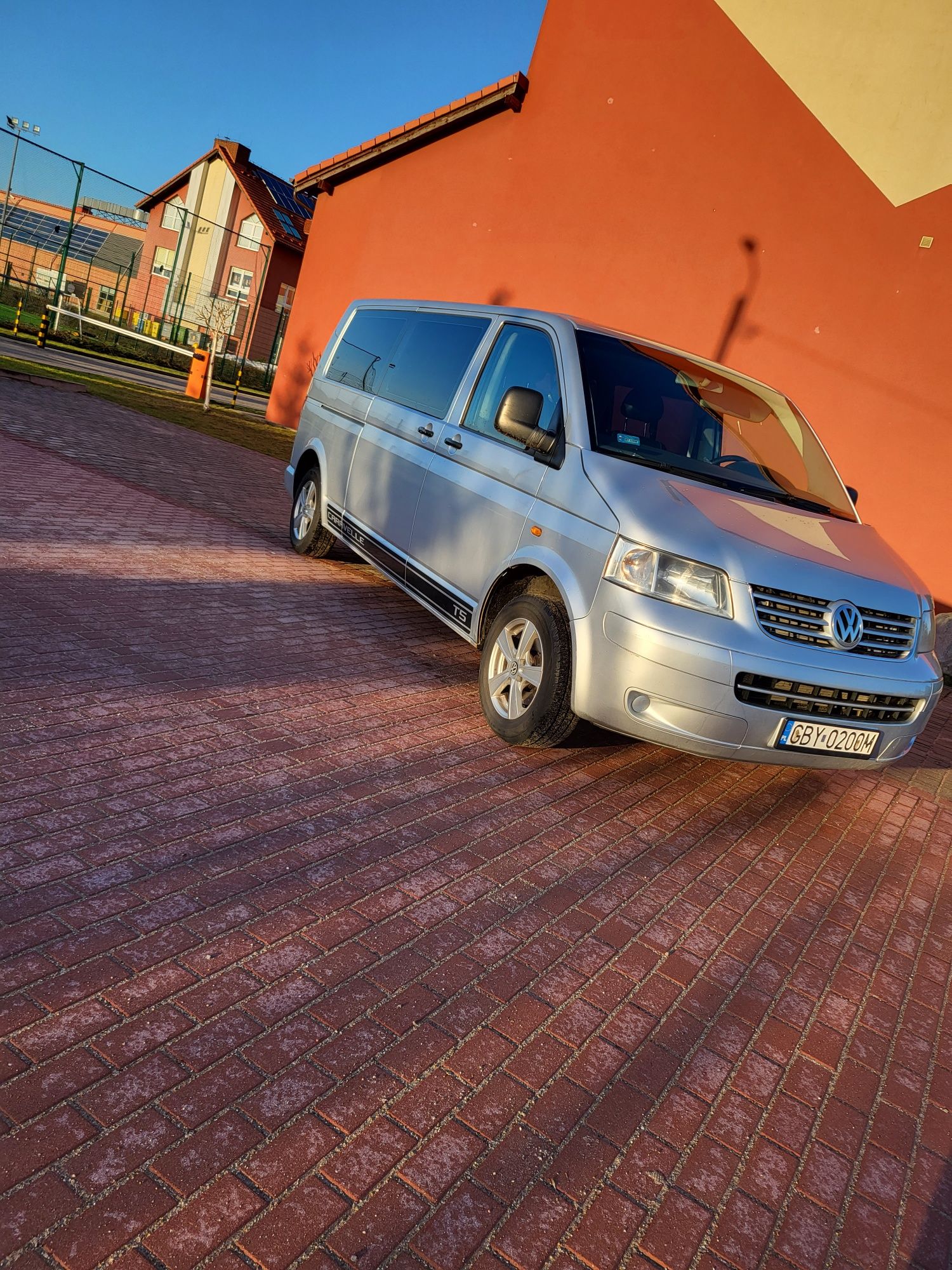 Wynajem Wypożyczenie Busa VW Caravelle T5 1.9 TDI Long 9 Osob Klima