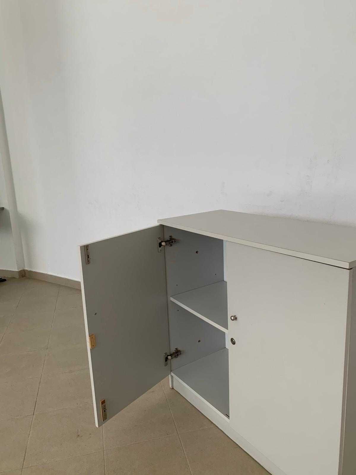Armário de escritório com 2 prateleiras