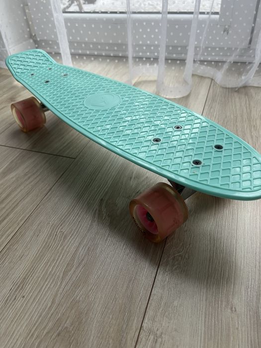 Deskorolka ze świecącymi kółkami