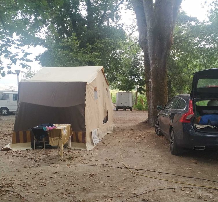 Atrelado com Tenda e Carga — Pronto para Aventuras e Trabalho!