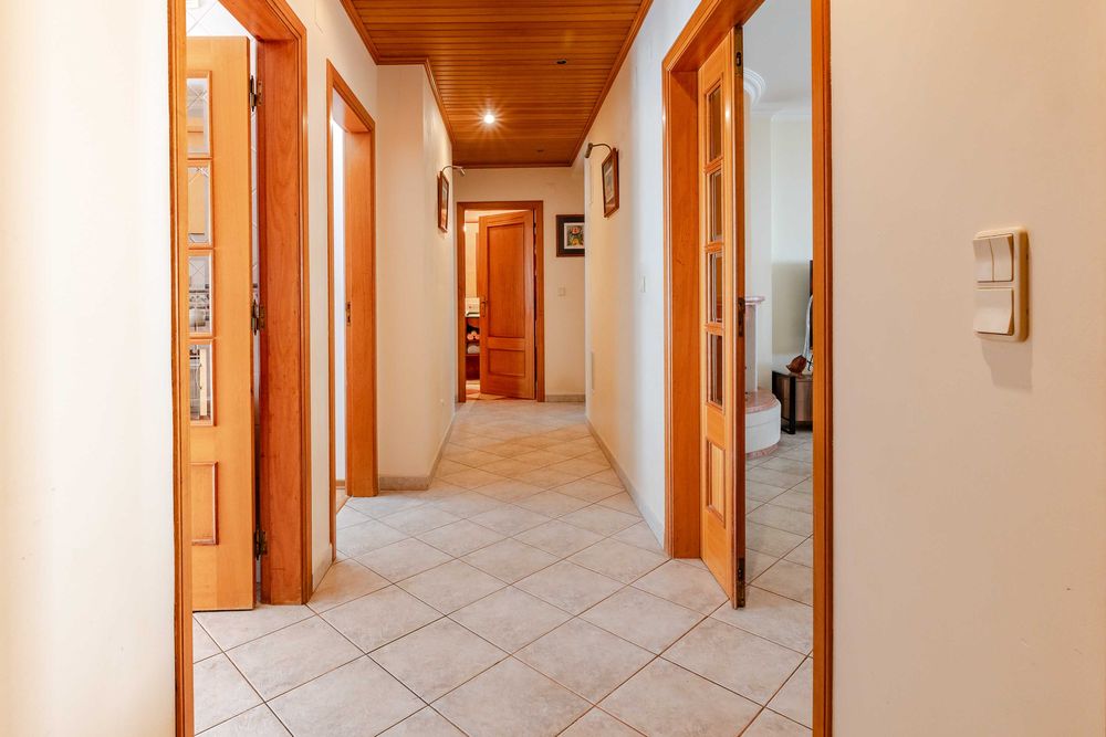 Apartamento T3 com garagem e terraço em Alcochete