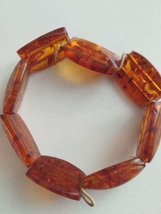 Bransoletka wykonana z bursztynu