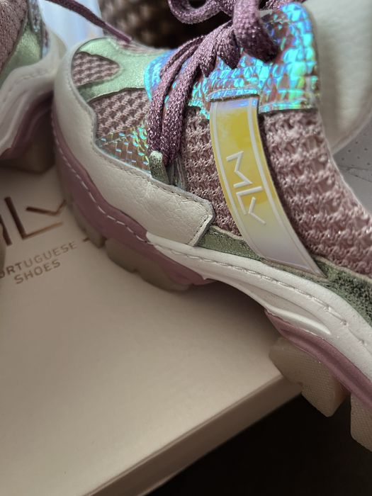 Sapatilhas MLV todas em pele