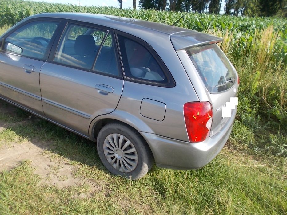 Mazda 323F,hatchback,5 drzwi,2002r.1.6 benzyna,grafit,na części