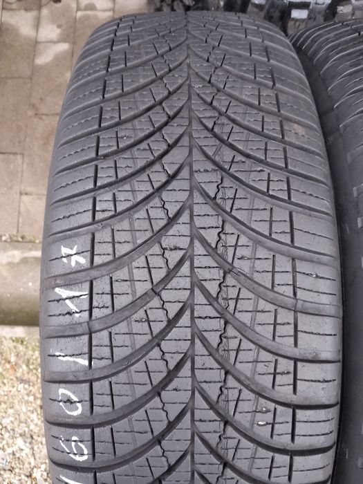 2x Opony Używane Całoroczne 215/60R17 Goodyear