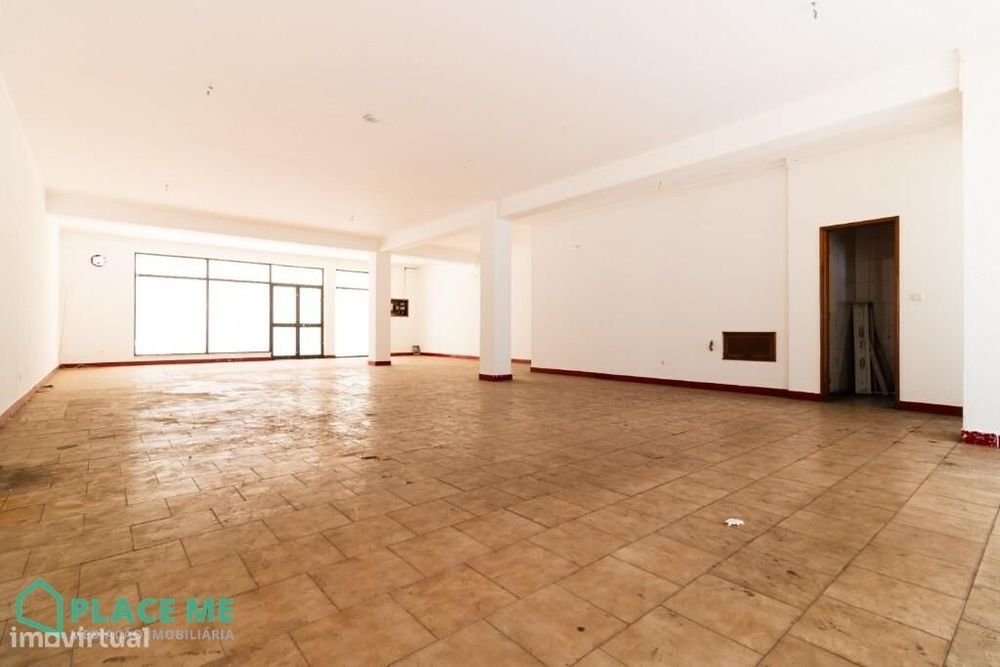 Loja para Comercio c/ 129m2 - S. Vicente (Braga)