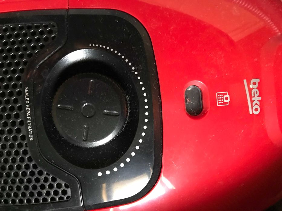 Пылесос мешковой Beko  пылесборник 3.2 л класс очистки А, красный