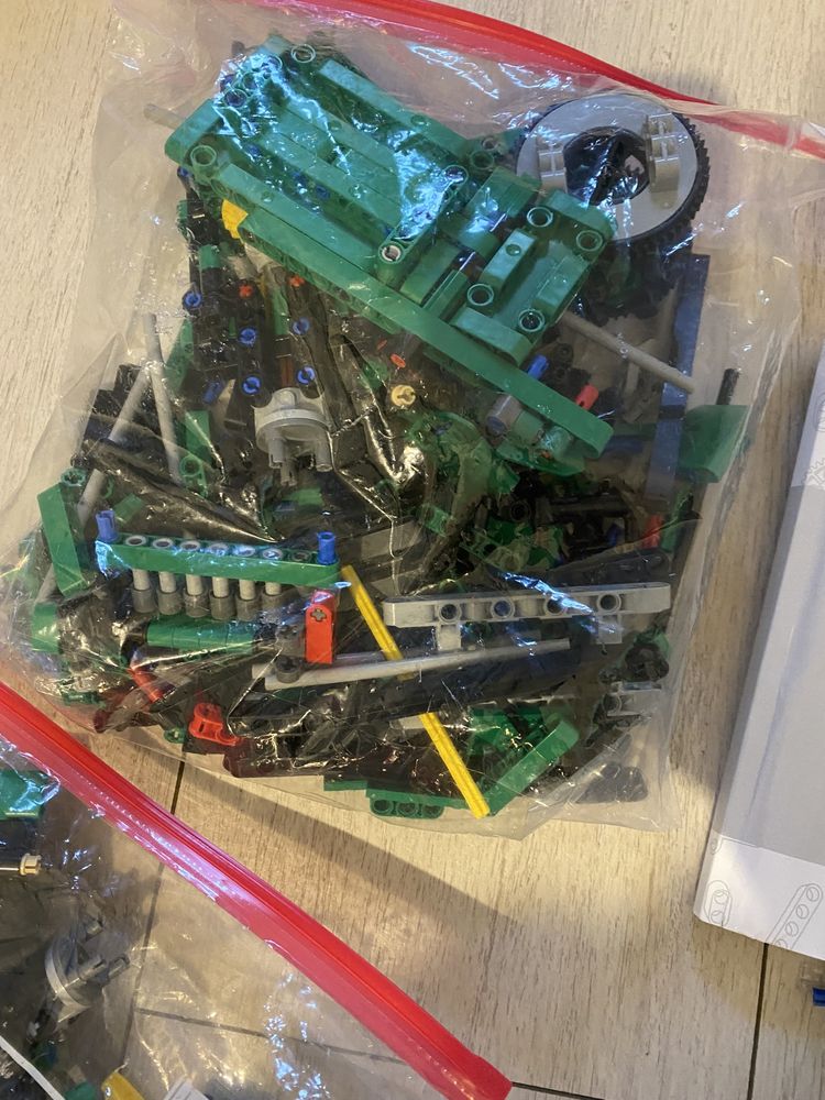 Ciągnik zrywkowy John Deere 948L-II Lego Technic