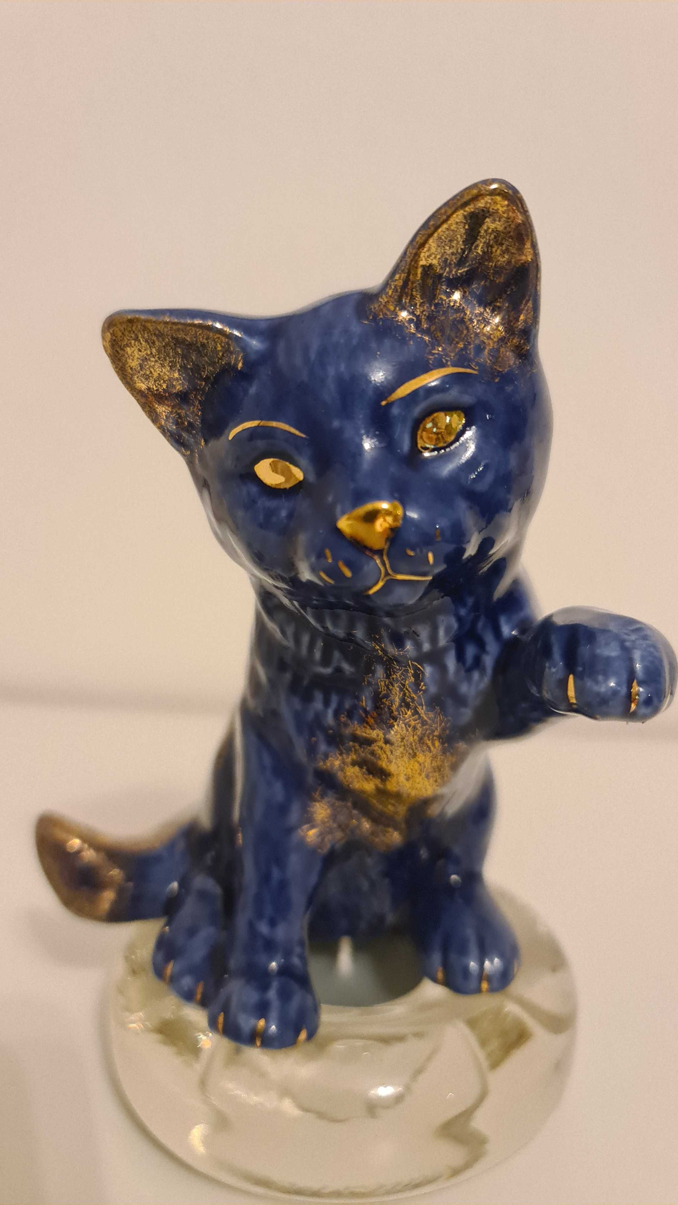 Porcelanowa figurka kota. Kobaltowy błękit