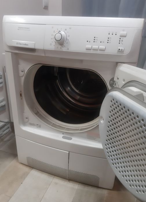 Продається сушка Electrolux на 7кг на запчастини