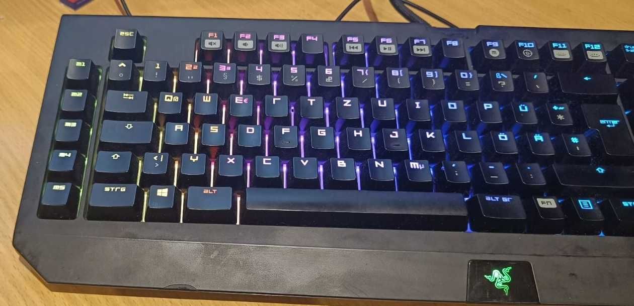 Клавіатура Razen Blackwidow CHROMA