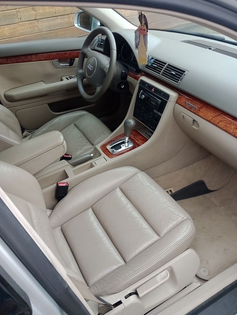 Audi 3.0 B+G 4x4 220km Automat