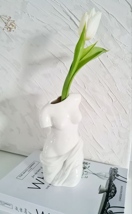 Wazon H&M biały kobieta wenus piękny porcelana