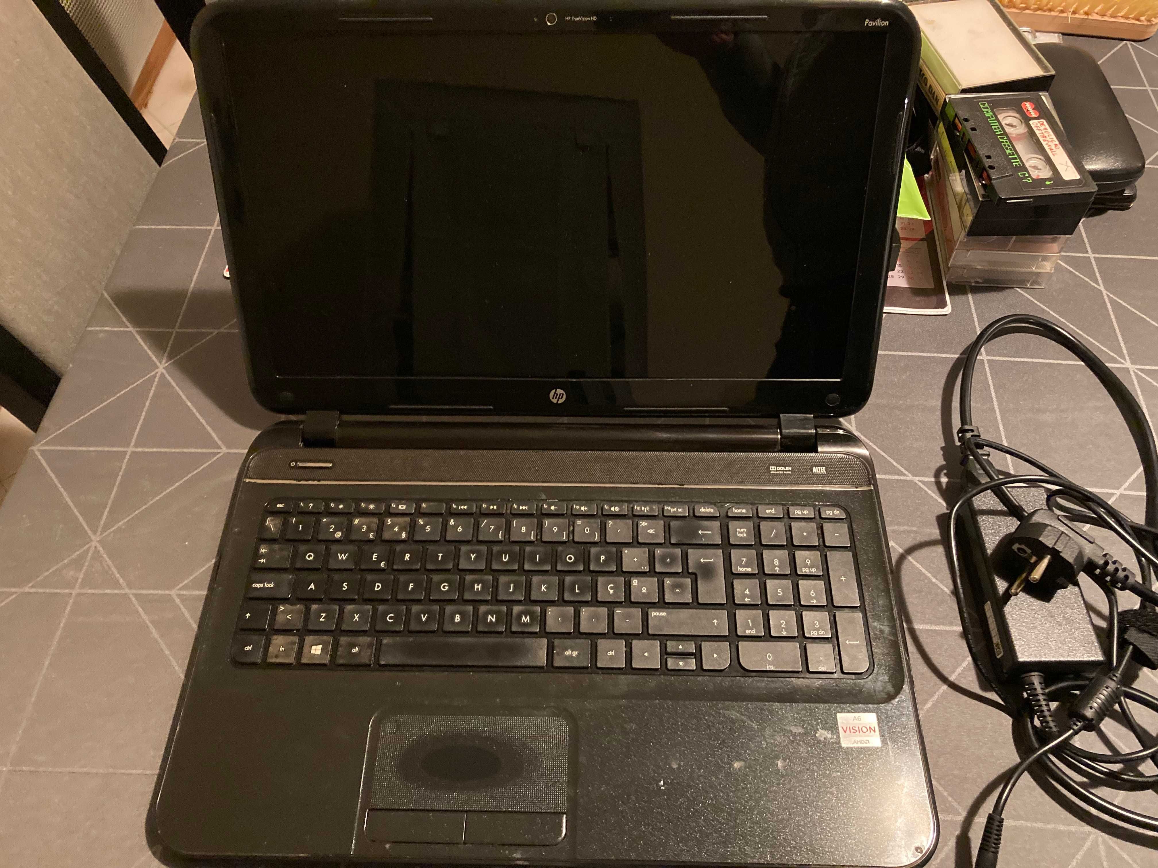 HP Pavilion 15-b104sp Sleekbook Usado