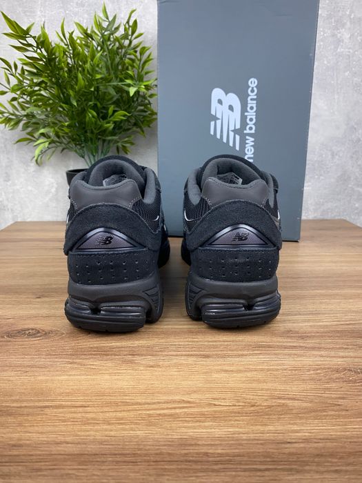Czarne sneakersy New Balance 2002R r. 38 – zamszowe z amortyzacją