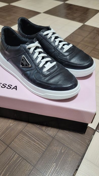 Кеди жіночі, шкіра.