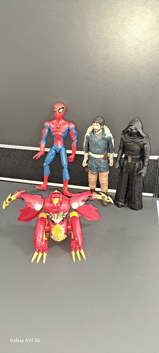 Bonecos vários homem aranha, darth vader...