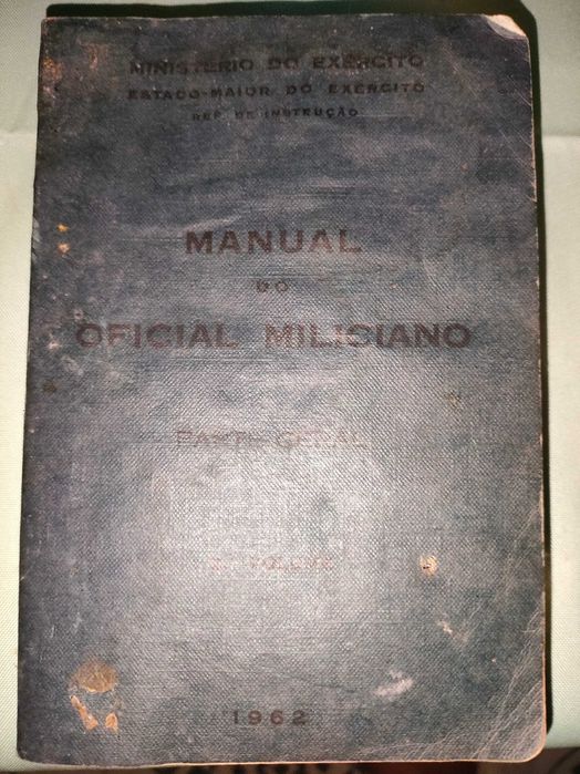 Livros antigos Manual do Oficial Miliciano vol. I & II 1962