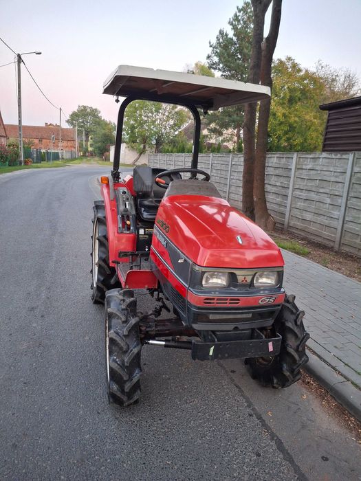 Traktorek Mitsubishi mt200