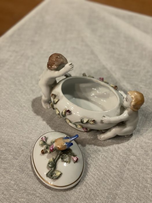 Caixa porcelana em otimo estado