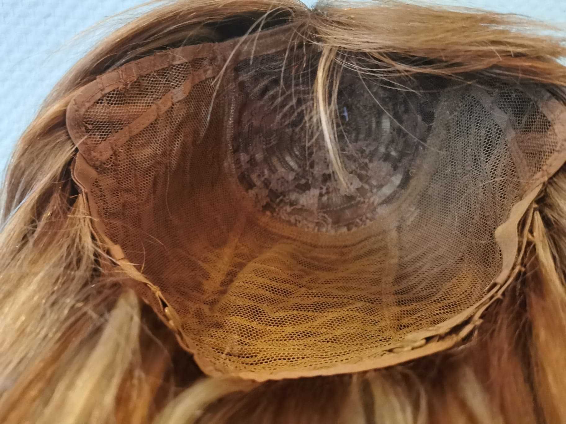 Peruka naturalne włosy średni brąz 60 cm koronkowa prosta grzywka