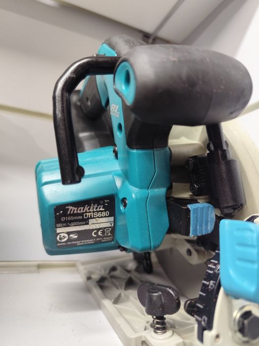 Makita DHS680 безщіткова акумуляторна паркетка Макіта оригінал