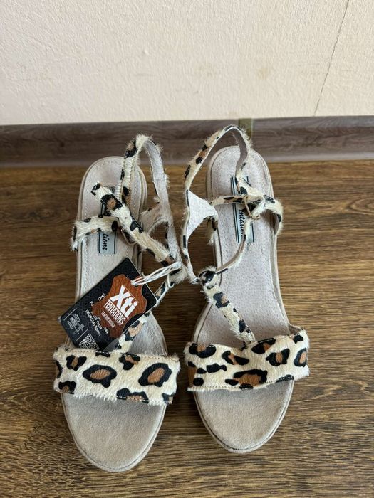 Босоніжки нові, шкіра, 39 розмір, 620 грн.