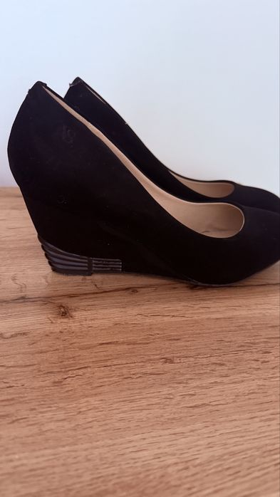 Sliczne buty na koturnie