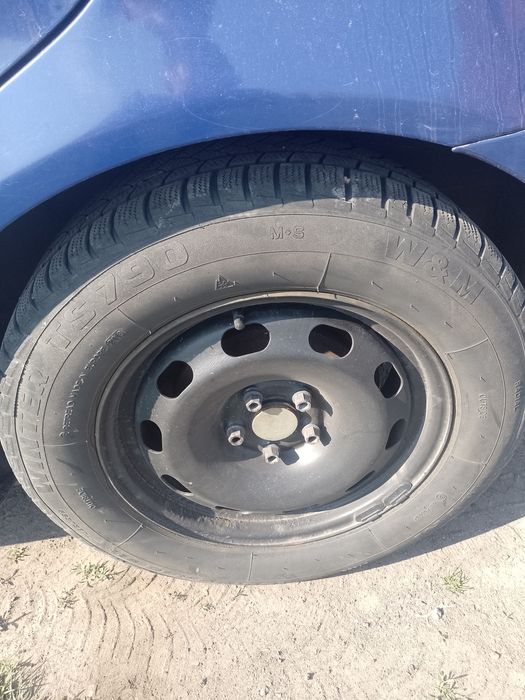 Sprzedam komplet kół stalowych seat skoda VW zimowe opony 195/65 r15