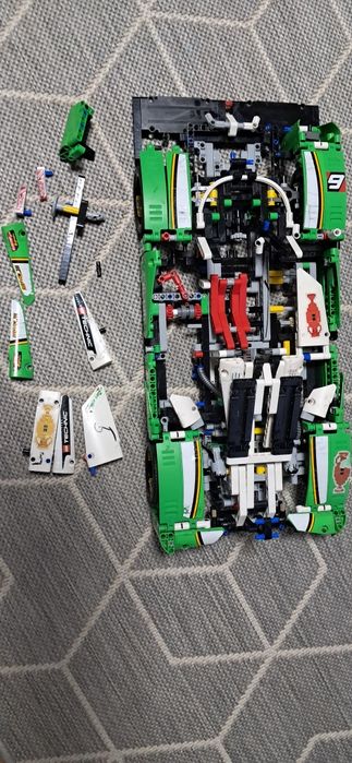 LEGO Technic 24 Hours Race Car Деталі