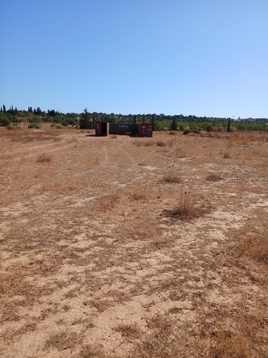 Vendo/alugo ou permuto terreno zona industrial de Algoz com 3contentor