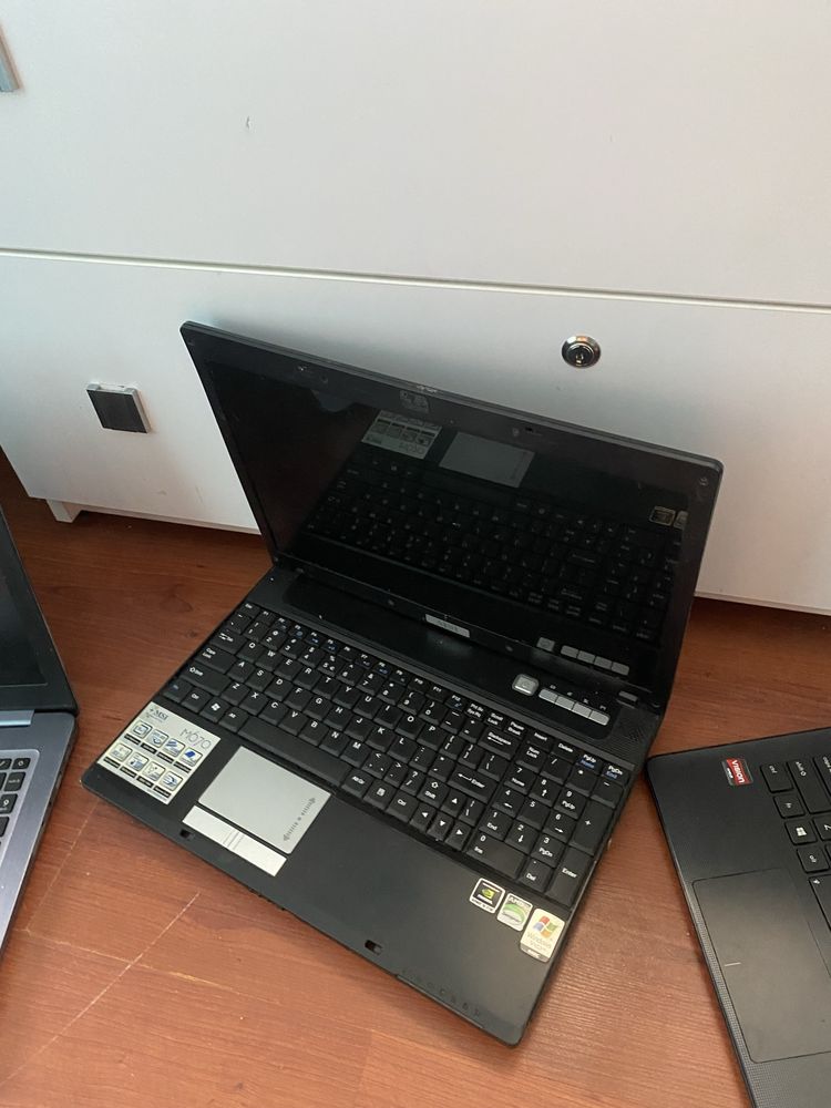 Laptopy rózne uszkodzone i dzialajace