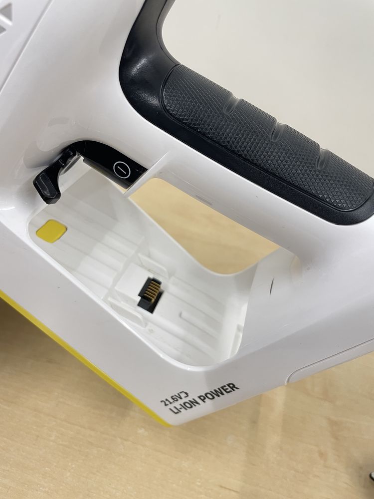 Odurzacz Body pionowy Karcher VC 4 elektronika Głośna Praca