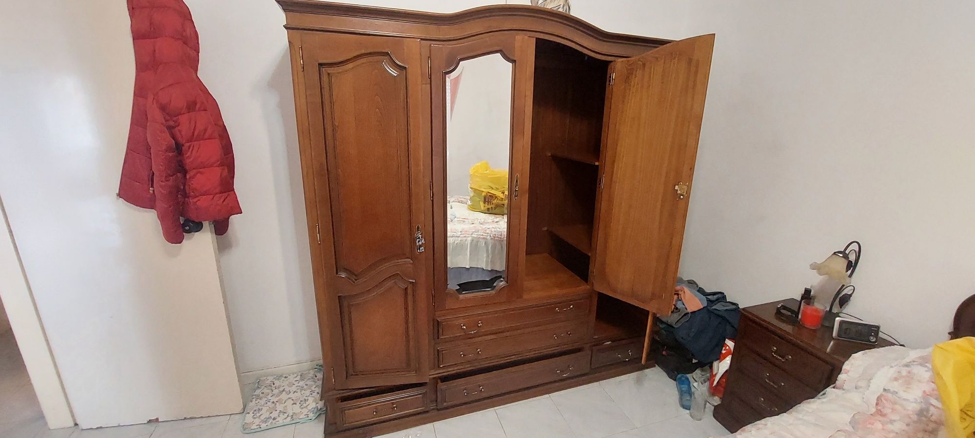Guarda fatos, roupeiro