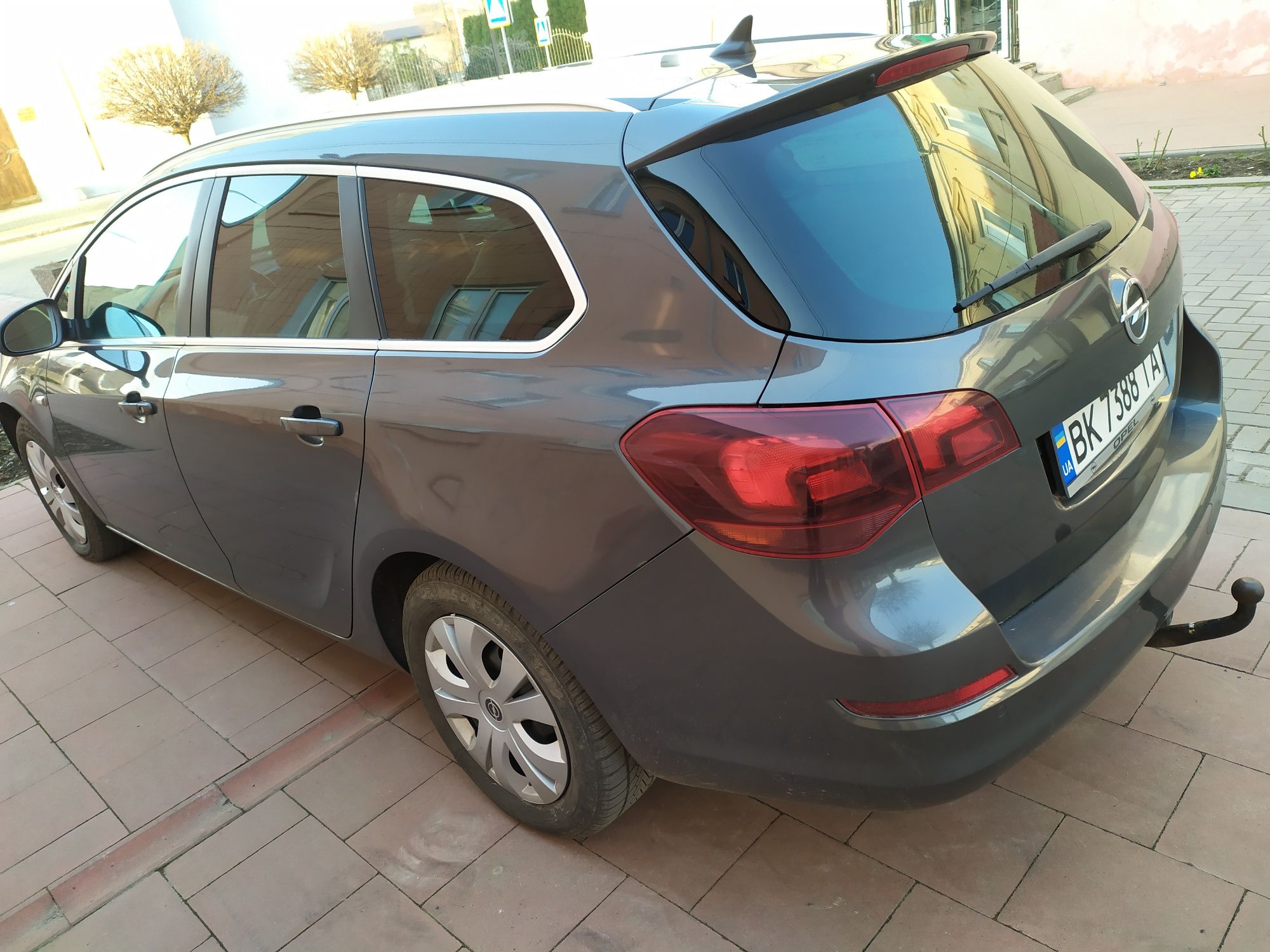 Opel Astra Sport Tourer J 1.3D 95hp 2011