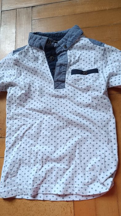 Elegancka koszulka dla chłopca rozmiar 110 z kołnierzykiem