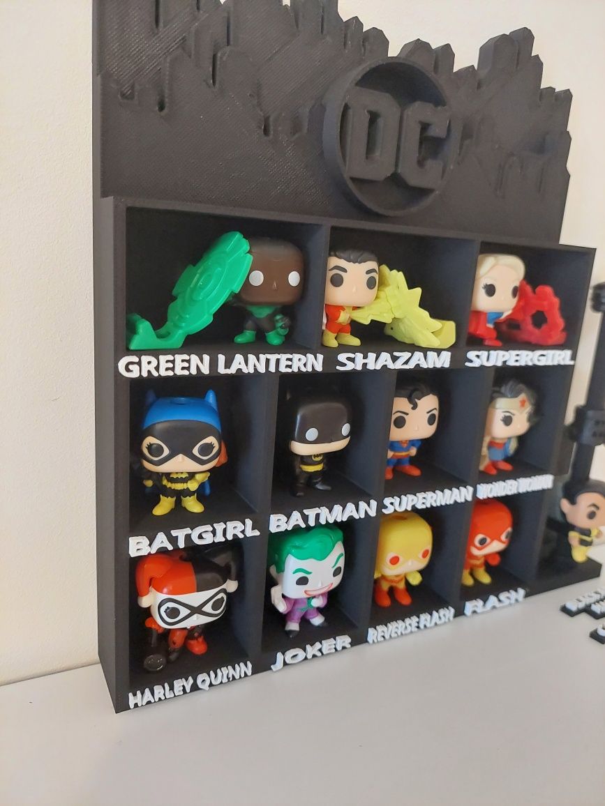 !! NOWA WERSJA !! Półka na figurki Funko Pop DC Comics z jajek Kinder