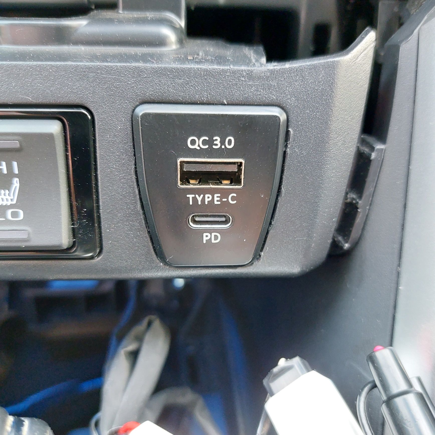 Адаптер для швидкої зарядки для Toyota RAV4 2019-2023