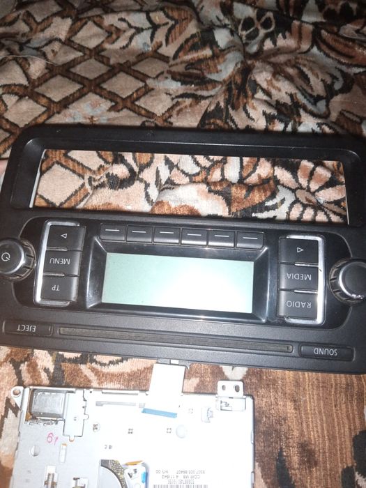 Запчасти от магнитолы VW RCD 310 — передняя панель + CD-дисковод