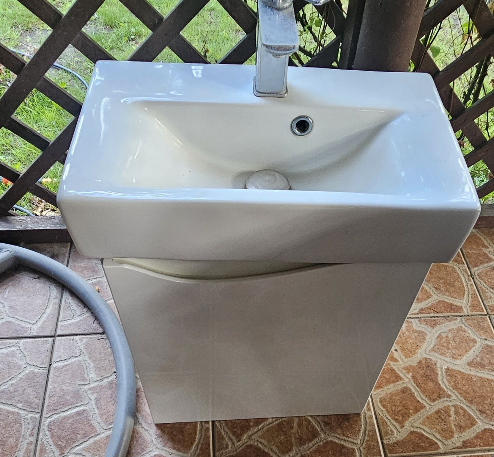 Umywalka z szafką plus bateria