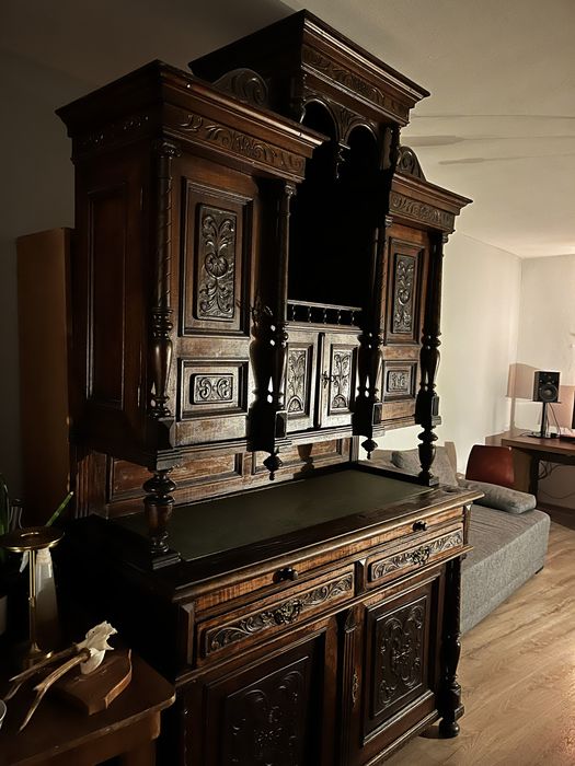 Kredens z 19 wieku (neorenesansowy)