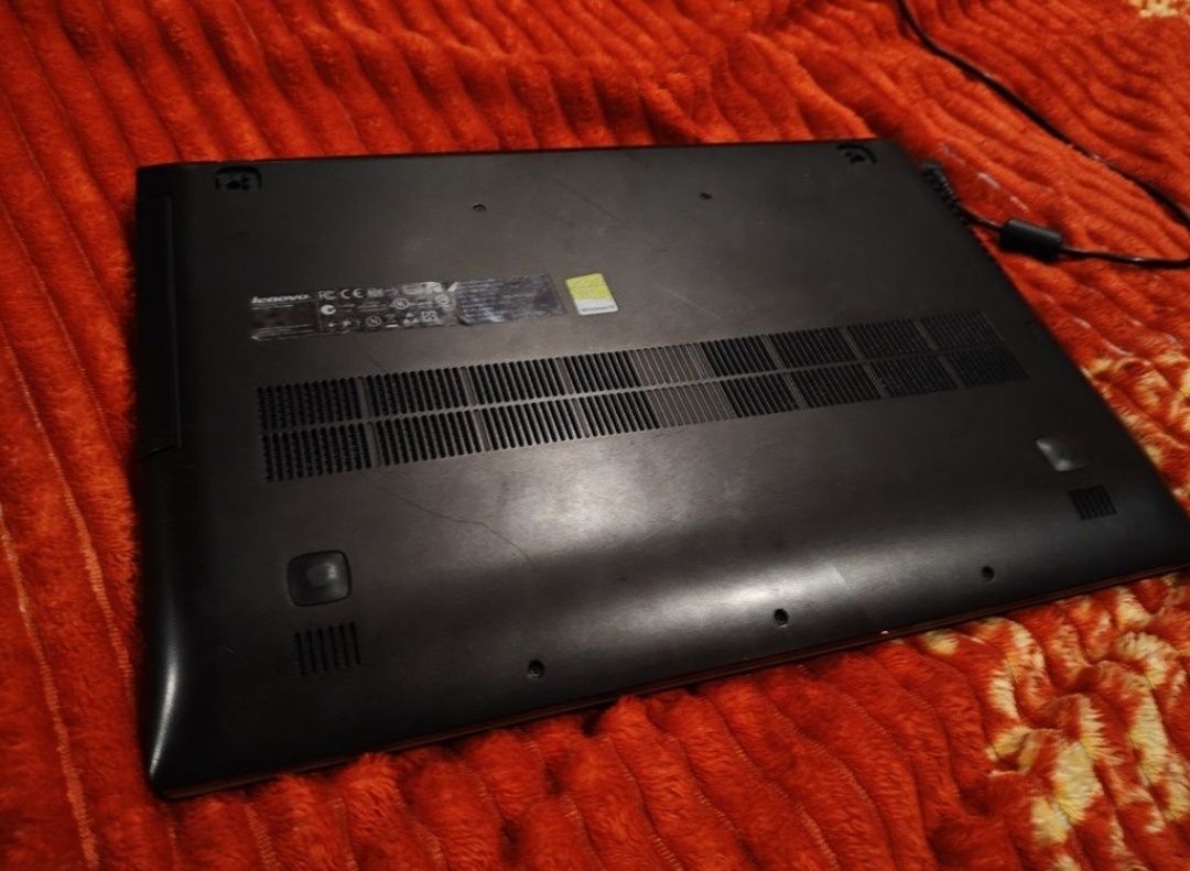 Ноутбук Lenovo + в подарунок підставка