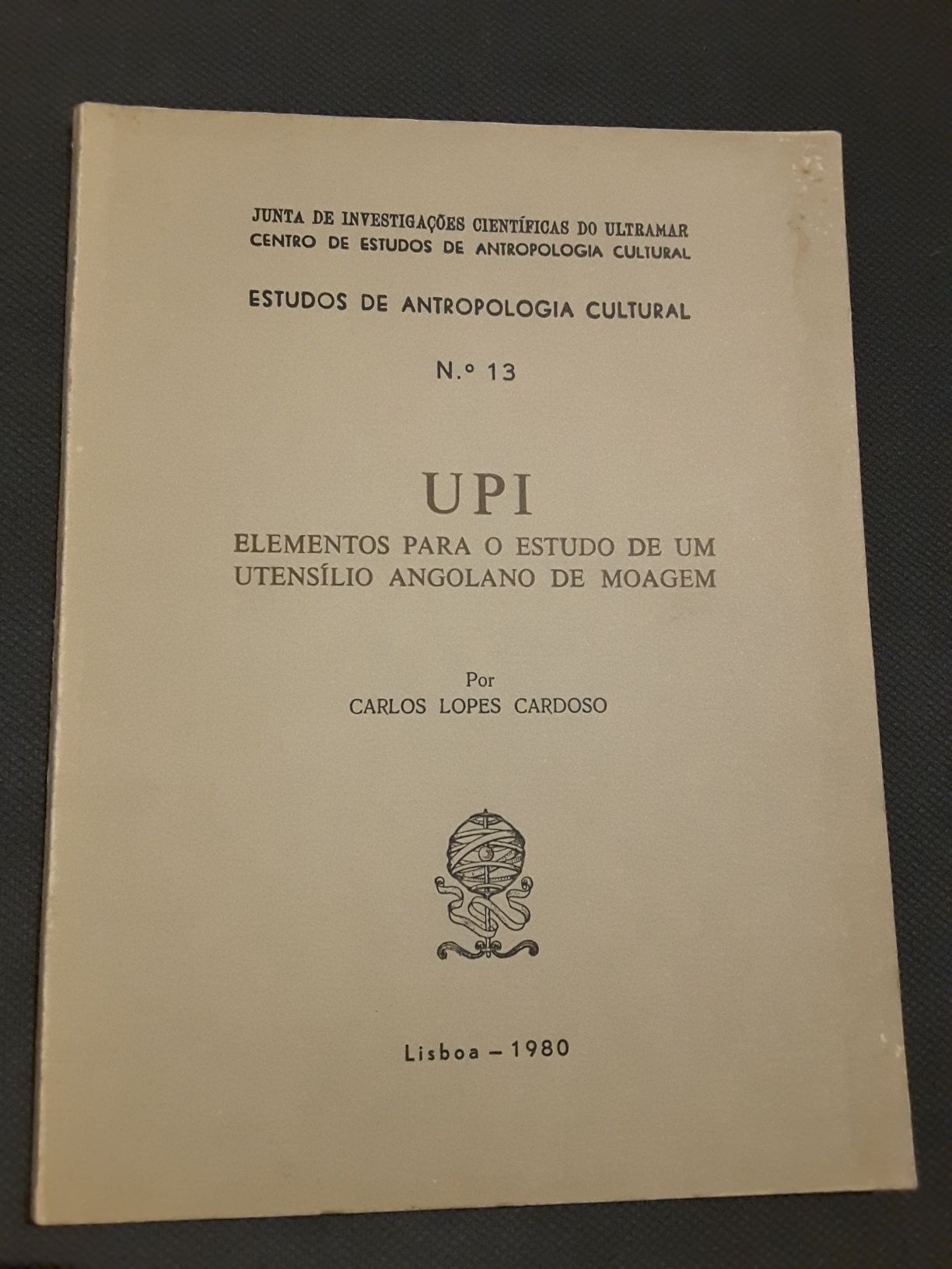 C. Lopes Cardoso: Utensílio Angolano de Moagem / “Ovatjimba” em Angola