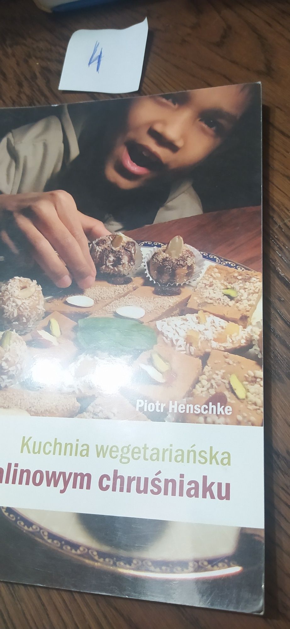 W malinowym chruśniaku Piotr Henschke