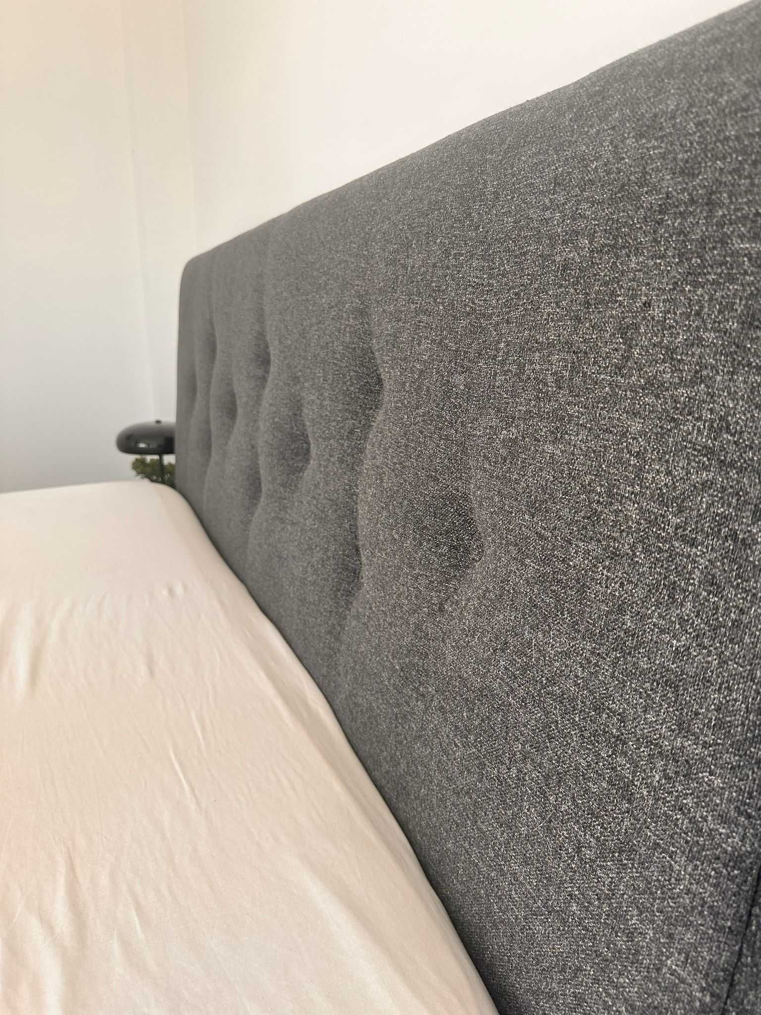 Cama estofada c/arrumação