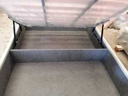 Cama estofada tecido com estrado elevatório